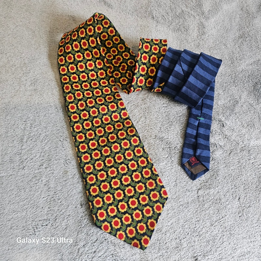 Tommy Hilfiger sunflower tie, 58", 100% Silk, printed in Italy, made in USA